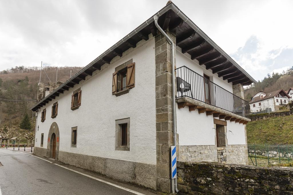 Alojamientos Rurales Apezarena Izalzu Exterior photo